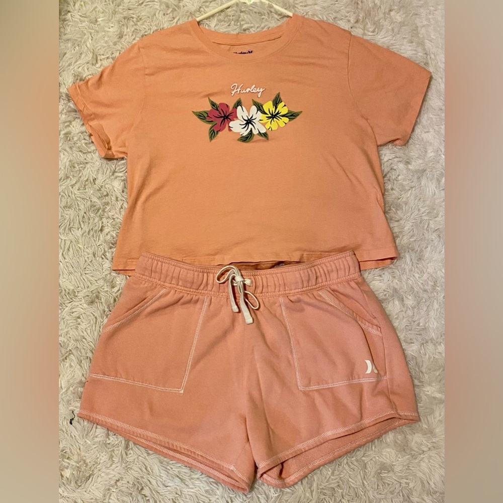 💰5/$25 Hawaiian Hurley Crop Top & Shorts